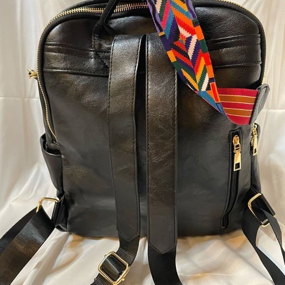 ❌❌SOLD❌❌Black Vegan Leather Backpack - Picture 3 of 14